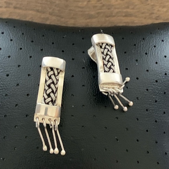 VINTAGE STERLING SILVER ORNATE POST EARRINGS - Picture 5 of 13